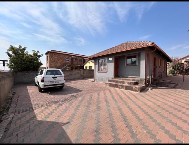 3 BEDROOM HOUSE FOR SALE IN BIRCH ACRES